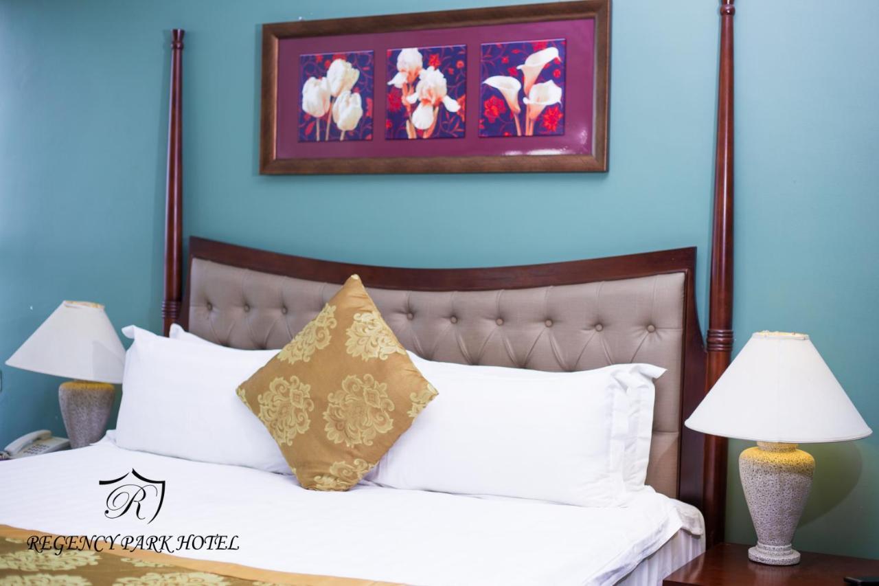 Regency Park Hotel Дар-ес-Салам Екстер'єр фото