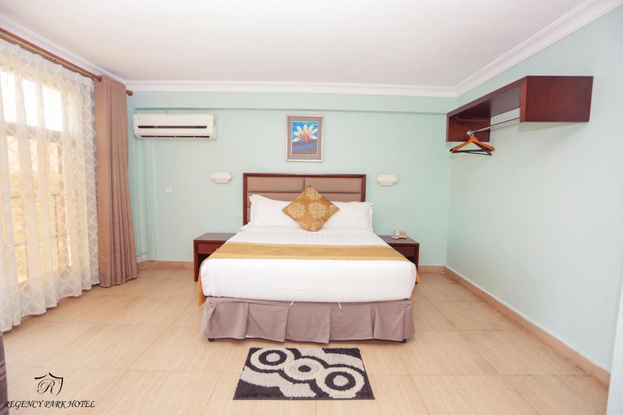 Regency Park Hotel Дар-ес-Салам Екстер'єр фото