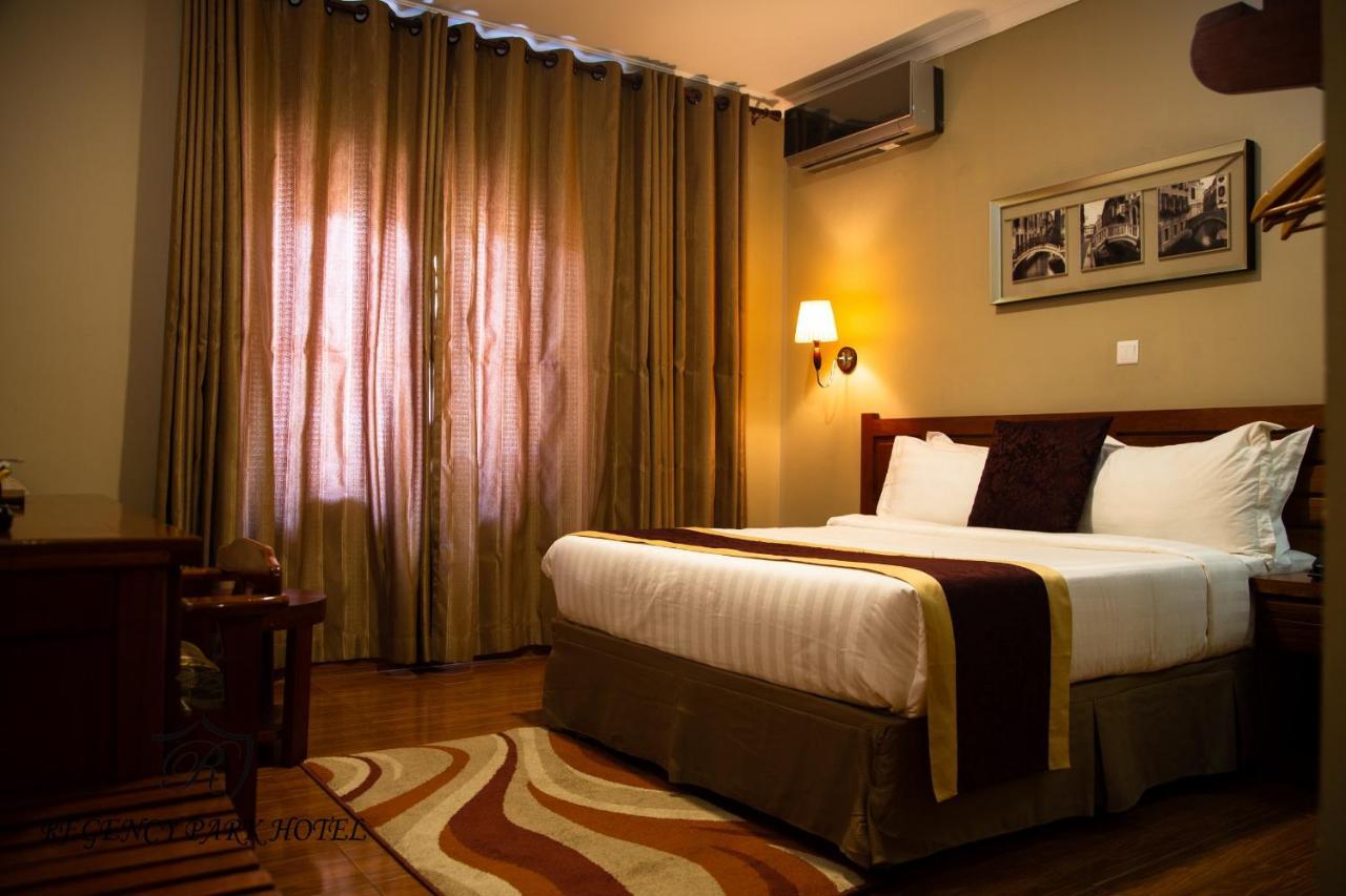 Regency Park Hotel Дар-ес-Салам Екстер'єр фото
