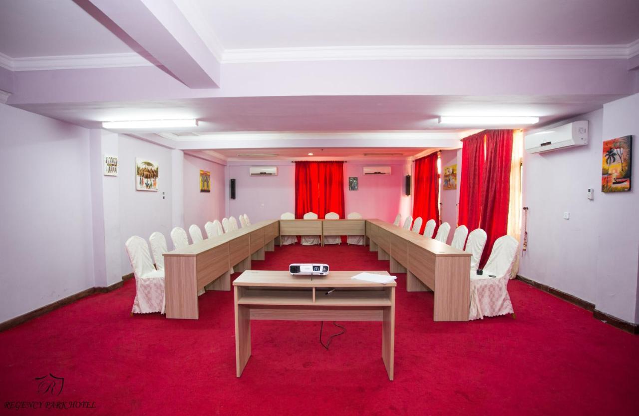 Regency Park Hotel Дар-ес-Салам Екстер'єр фото